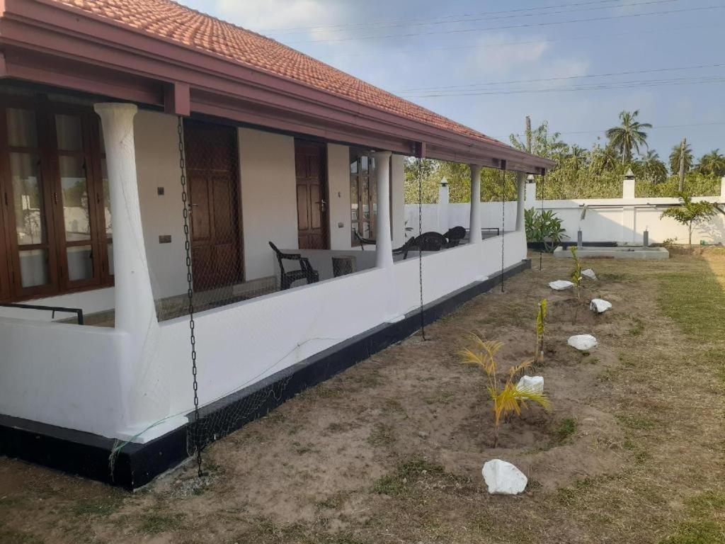Blu Marine Nilaveli Hotel Trincomalee Ngoại thất bức ảnh